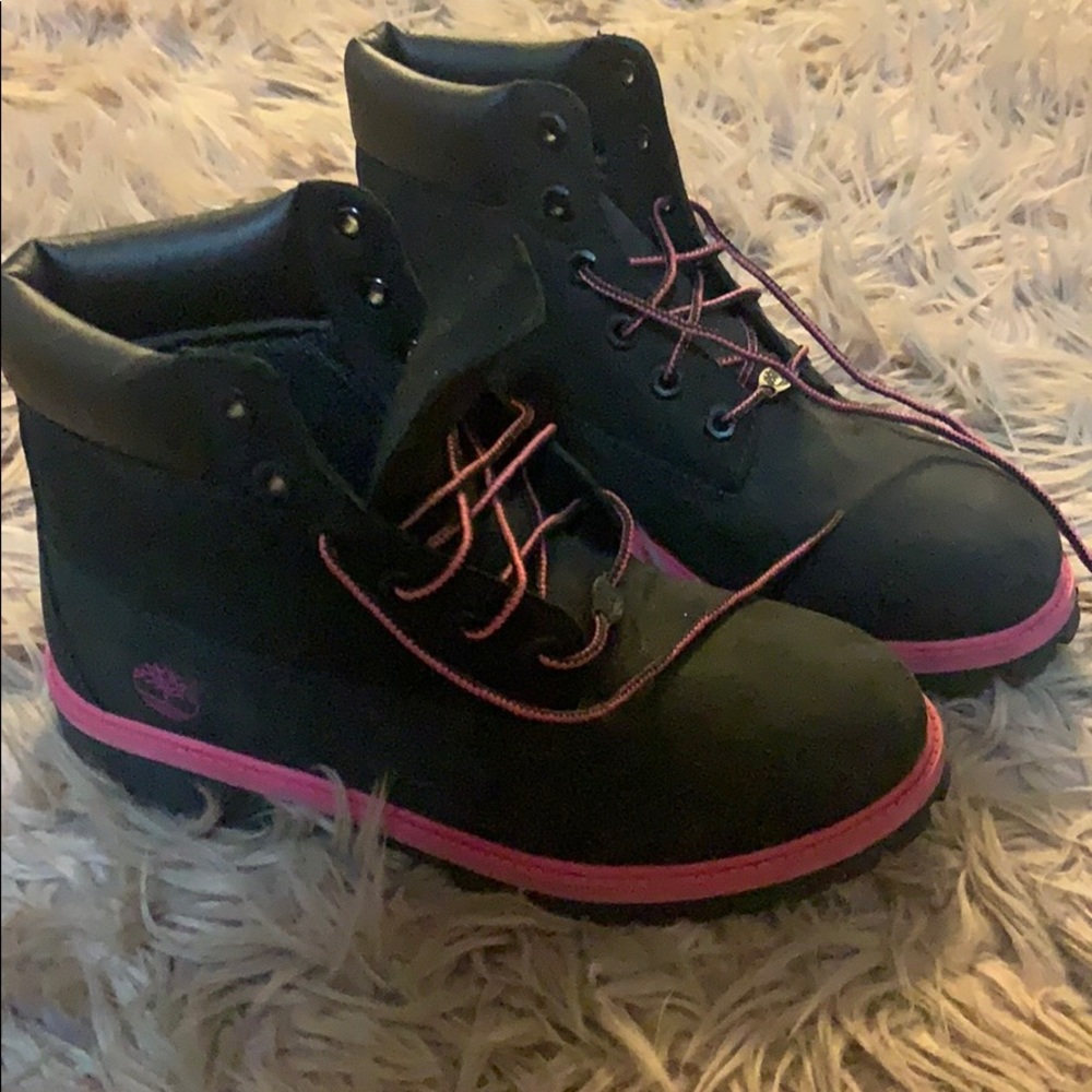 Black & pink timberlands 💕